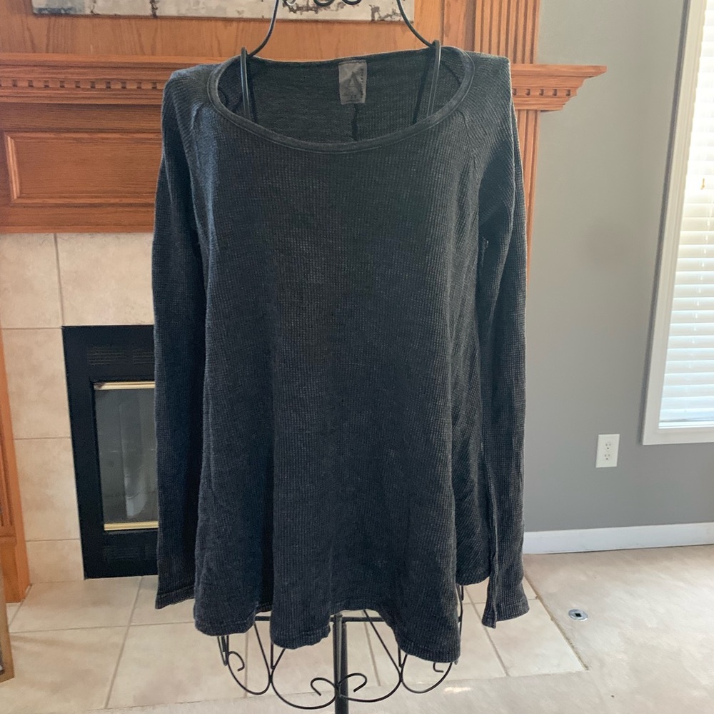 Cute dark gray long sleeve tee